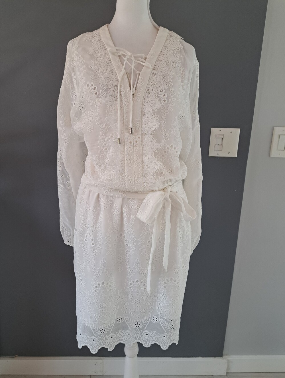 NWOT WHBM White Eyelet Lace Tie-Waist Beltet Kimono Dress